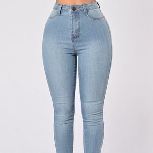✨NEW✨ FashionNova Light Skinny Jeans
